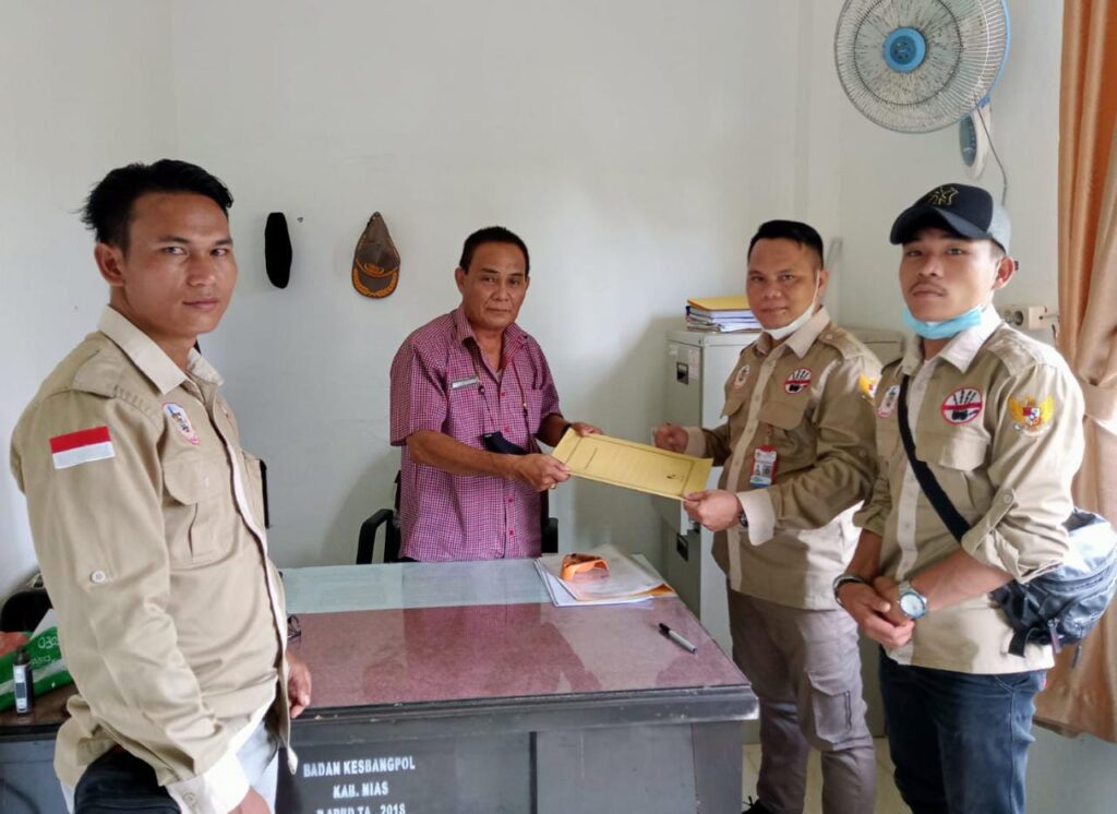 LSM Bakornas Menerima Surat Keputusan dari Kesbangpol Kab. Nias Prov Sumut (Foto: Ist)