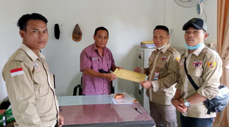 LSM Bakornas Menerima Surat Keputusan dari Kesbangpol Kab. Nias Prov Sumut (Foto: Ist)