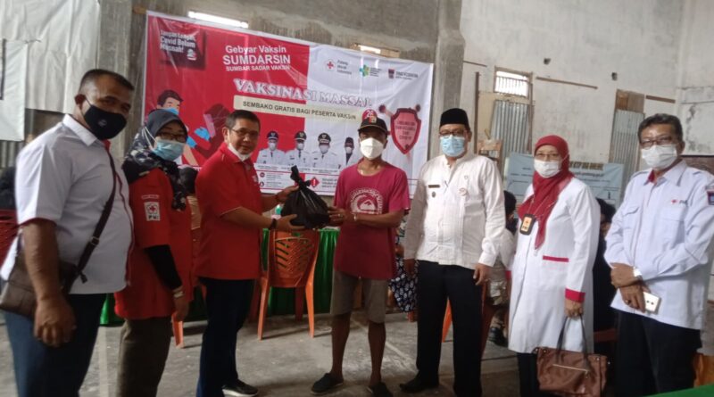 PMI Kota Padang Gelar Vaksinasi dan Berikan Sembako (Foto: Ist)