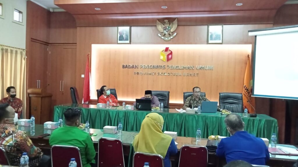 Foto suasana Bawaslu Sumbar adakan Rakor