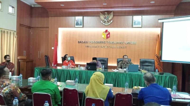 Foto suasana Bawaslu Sumbar adakan Rakor