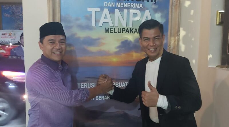 Foto Ketua Umum YAPMI sekaligus sebagai Pimpinan Redaksi Majalah Model Indonesia atau MMI silahturahimi ke kediaman, H.Adi Kurnia Setiadi.SH.MH