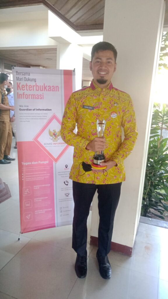 Foto DPRD Sumbar meraih prediket informatif