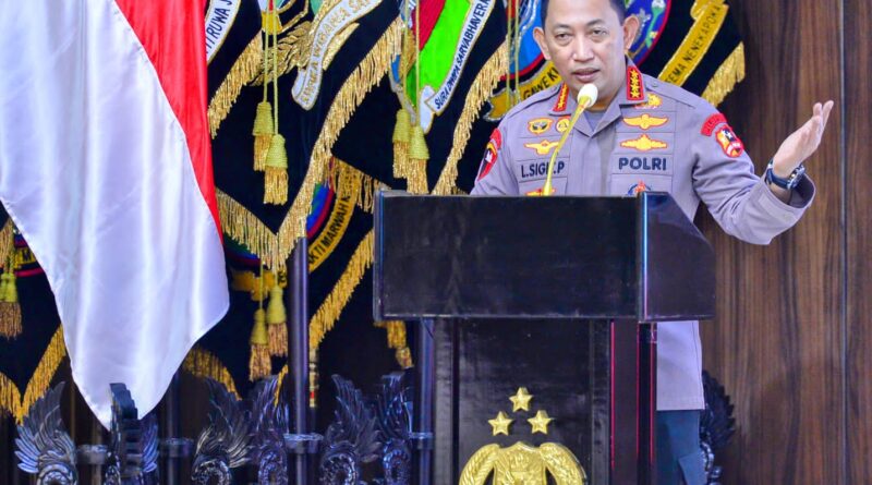 Foto Kapolri saat acara dan menyampaikan pendapatnya terkait SDM Unggul