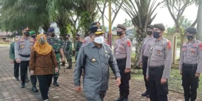 Polres Simeulue gelar apel pasukan operasi lilin Seulawah di Mapolres Kabupaten Simeulue, Rabu,(29/12/2021). Foto: Istimewa