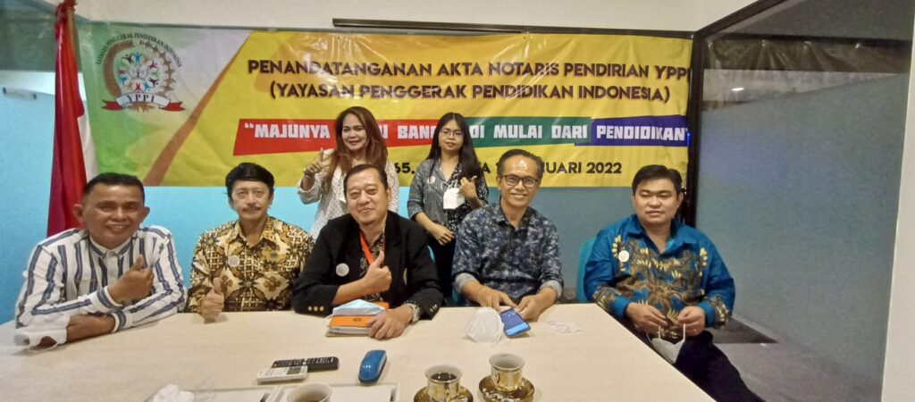 Foto bersama setelah penandatanganan Akta Notaris YPPI