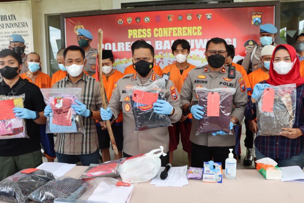 Foto kepolisian saat konferensi pers mengenai kasus pencabulan