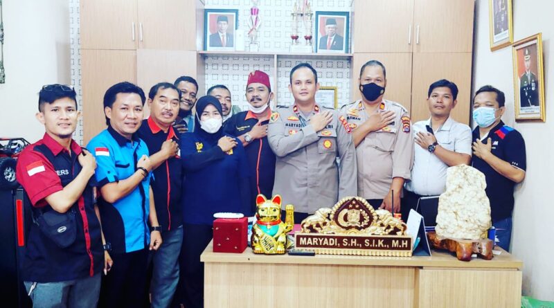 Foto bersama Kapolsek dengan Forjumis
