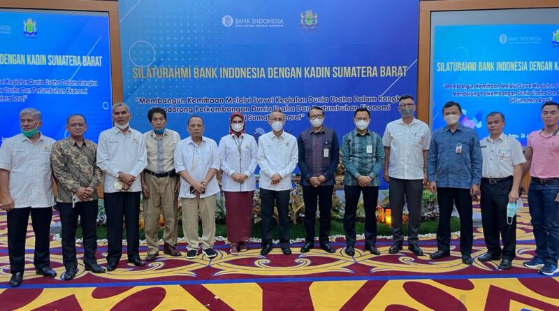 Foto bersama BI dan Kadin Sumbar Jalin kerjasama