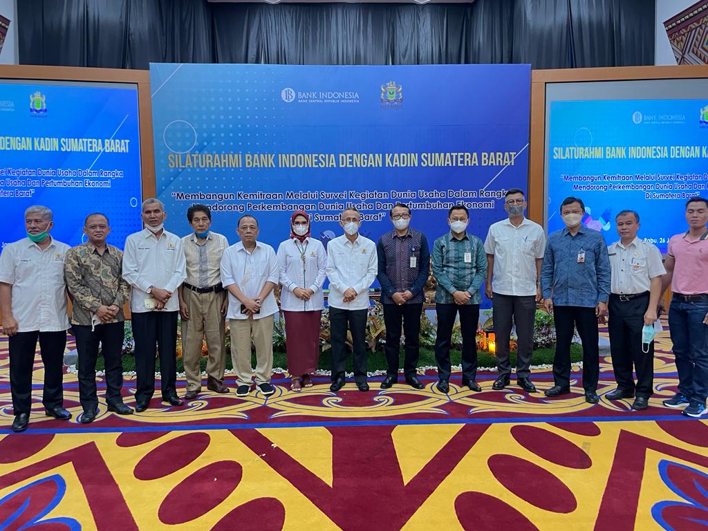 Foto bersama BI dan Kadin Sumbar Jalin kerjasama