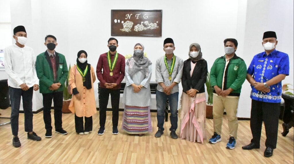 Wagub NTB dan Kader Himmah (Foto: ist)