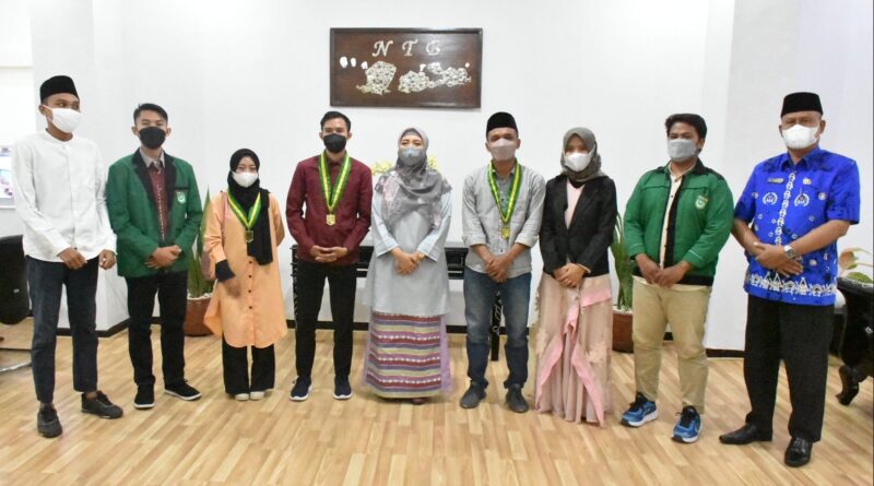 Wagub NTB dan Kader Himmah (Foto: ist)