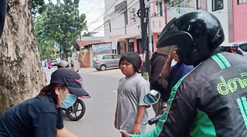 Pemberian Nasi Kotak pada Masyarakat oleh KGBN (Foto: Ist)