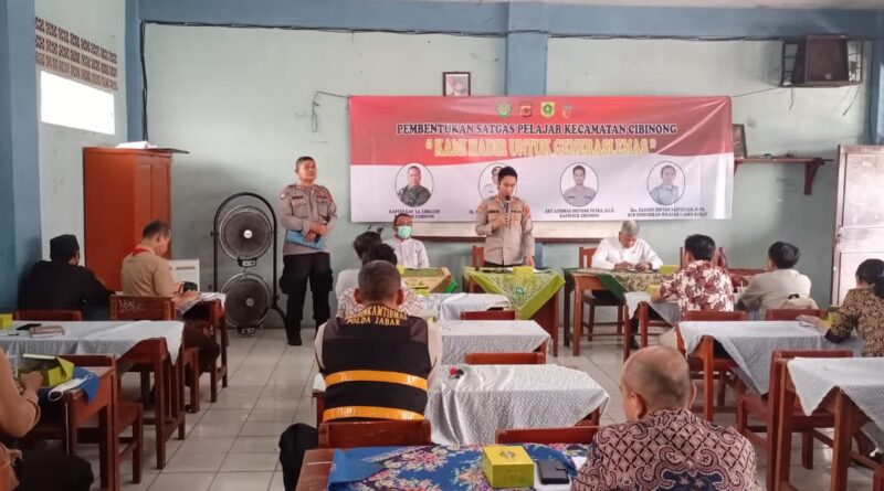 Foto Kapolsek Cibinong Saat Pembentukan Satgas Pelajar