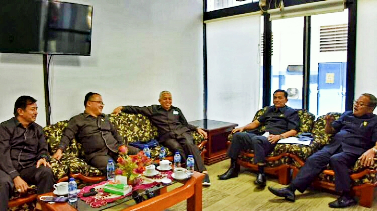 Foto Suasana Kunjungan BK DPRD Sumbar