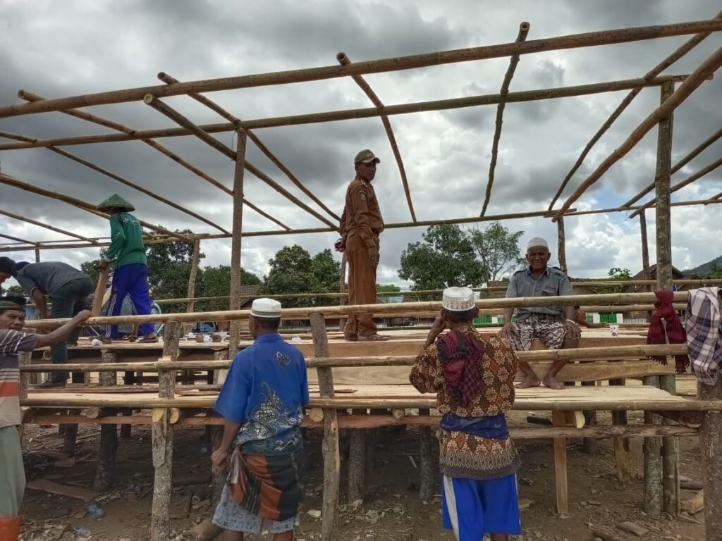 Foto suasana gotong royong jelang STQ