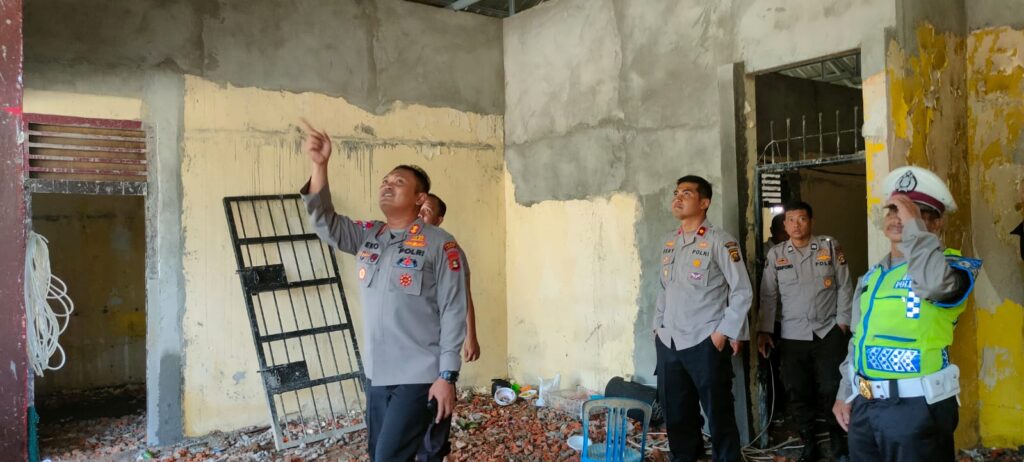 Foto suasana peninjauan pembangunan Mapolsek Merapi