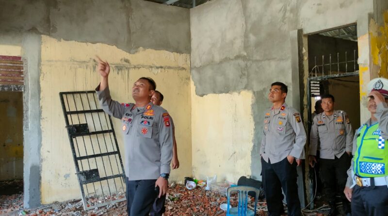 Foto suasana peninjauan pembangunan Mapolsek Merapi