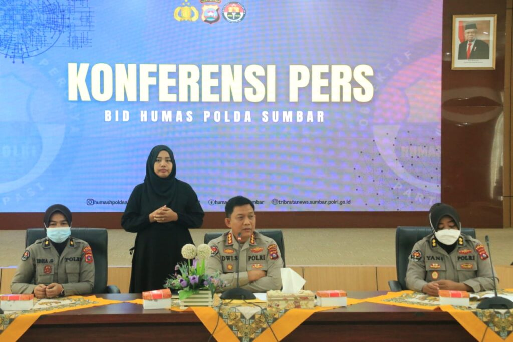 Foto suasana saat konferensi pers