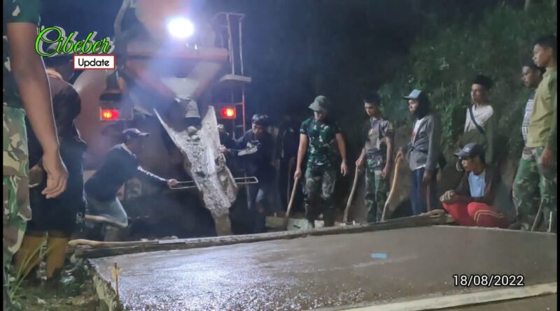 Foto suasana pengecoran jalan