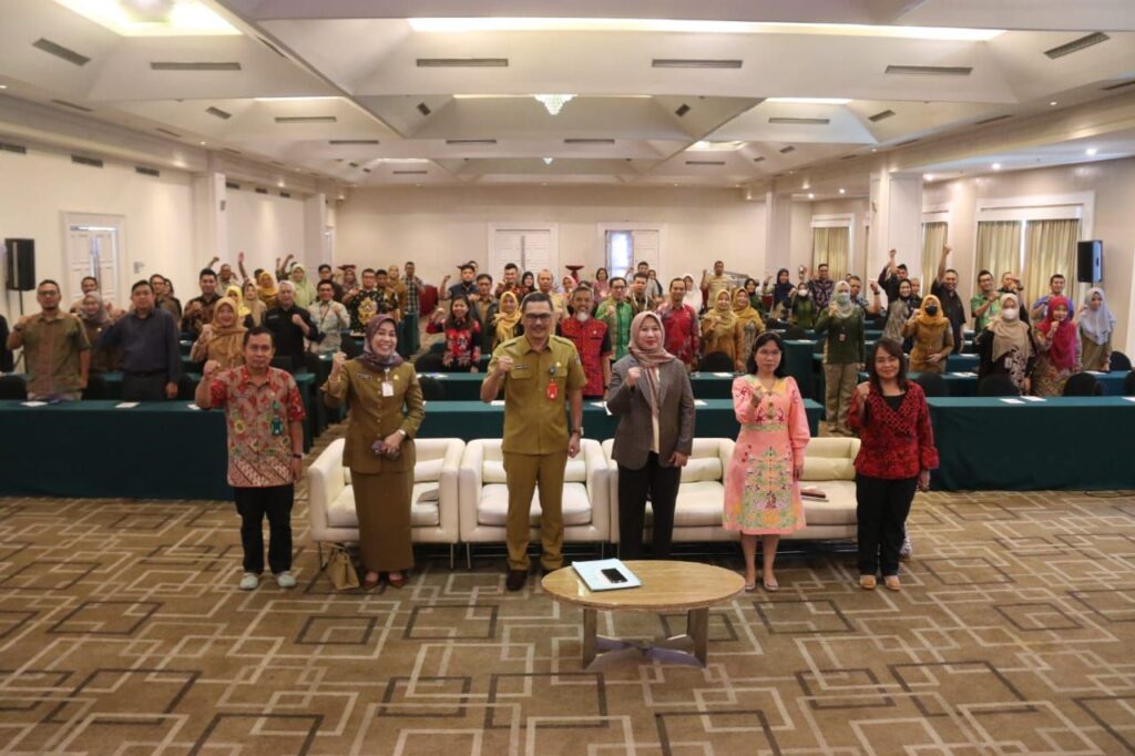Para Kadis Kominfo se-Kaltim, Pranata Humas se-Kaltim, dan peserta lainnya dalam kegiatan Rapat Kerja Optimalisasi Peran Pranata Humas se-Kaltim, Selasa, 11 April 2023 (Foto: Arie Firdaus)