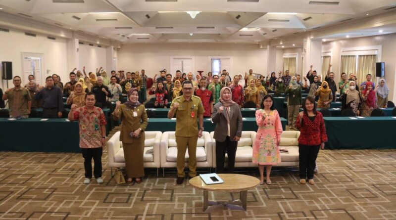 Para Kadis Kominfo se-Kaltim, Pranata Humas se-Kaltim, dan peserta lainnya dalam kegiatan Rapat Kerja Optimalisasi Peran Pranata Humas se-Kaltim, Selasa, 11 April 2023 (Foto: Arie Firdaus)