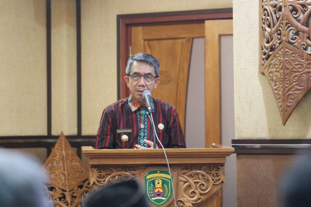 Bupati Kutai Timur Ardiansyah Sulaiman dalam Rapat Pembahasan Usulan Anggaran Pemilukada tahun 2024 Kabupaten Kutai Timur, Kamis, 13 April 2023 (Foto: Diskominfo Kutim)