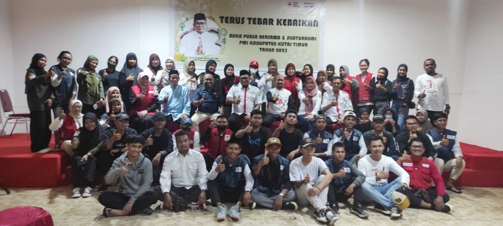 Foto bersama saat acara buka puasa bersama para pengurus PMI Kutim dan relawan, Kamis, 13 April 2023 (Foto: Arie Firdaus)