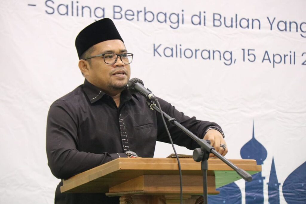 Wakil Bupati Kutim Kasmidi Bulang dalam memberikan sambutannya pada acara buka puasa bersama PT Indexim Coalindo, Sabtu, 15 April 2023 (Foto: Arie Firdaus)