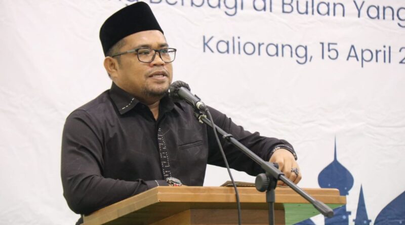 Wakil Bupati Kutim Kasmidi Bulang dalam memberikan sambutannya pada acara buka puasa bersama PT Indexim Coalindo, Sabtu, 15 April 2023 (Foto: Arie Firdaus)