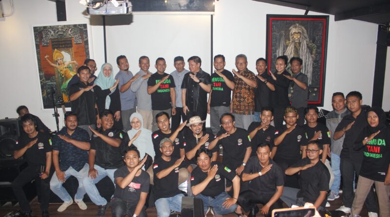 Foto bersama agenda silaturrahmi DPC Karawang Pemuda Tani, Jum'at, 14 April 2023 (Foto: Dok. DPC Karawang Pemuda Tani)