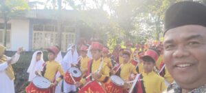 Foto: Pawai Khatam Quran yang diiringi drum band MIN 1 Gantung Ciri Solok (Foto: IST) 