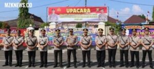 Foto: Foto bersama PJU, Kapolsek lama dan baru di acara Sertijab Polres Lahat.