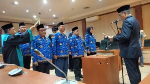 Foto: Sekda Kabupaten Lahat, Chandra saat melantik 11 Pejabat di Lingkungan Pemkab Lahat.