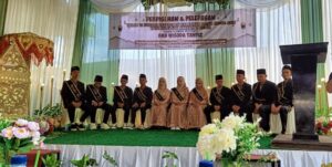 Foto: Para Santri Salafiyah Syekh Abdul Aziz Koto Hilalang yang diwisuda. 