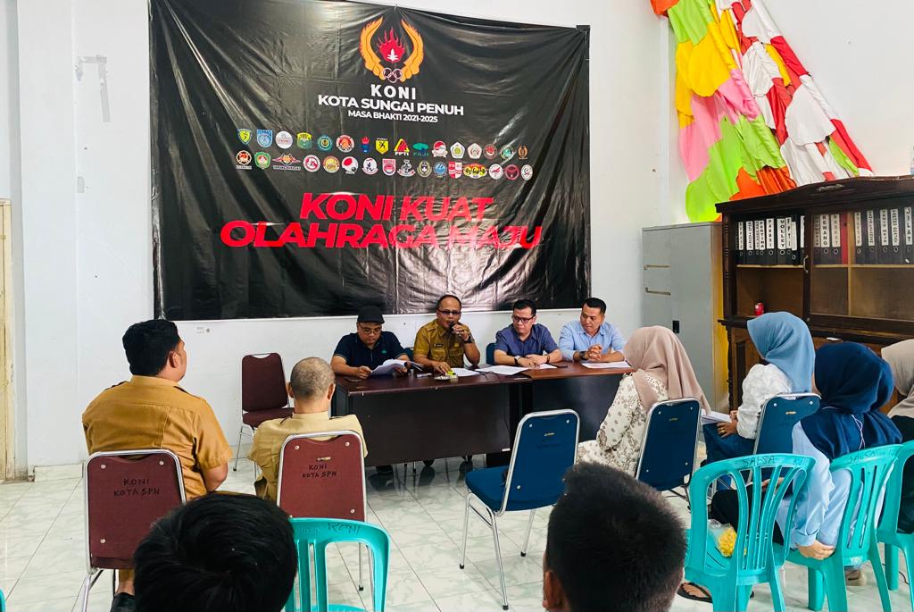 Pengurus KONI Kota Sungai Penuh bersama Ketua Kontingen (Foto: IST)