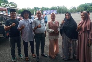 Keluarga Jemaah Haji Kab. Lahat yang menunggu kedatangan keluarganya di Lapangan Eks MTQ Lahat (Foto: IST) 