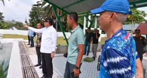 Bupati Lahat Cik Ujang, saat meninjau persiapan Venue Renang, untuk ajang Porprov 2023 (Foto: IST)