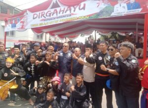 Bupati Lahat H. Cik Ujang, Wabup Lahat H. Haryanto, Ketua IPSI Lahat Kiki Subagio bersama Para Pendekar IPSI Lahat (Foto: IST) 