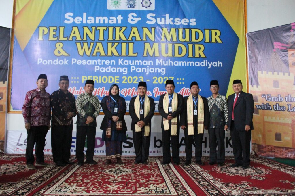 Foto Bersama Atas Acara Pelantikan di Pondok Pesantren KAUMAN