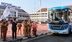 Pj. Bupati H. Ahmad Rizali didampingi Sekdakab Muara Enim Yulius dan OPD melepas Keberangkatan Kontingen NPCI Muara Enim menuju Kabupaten Lahat (Foto: IST)
