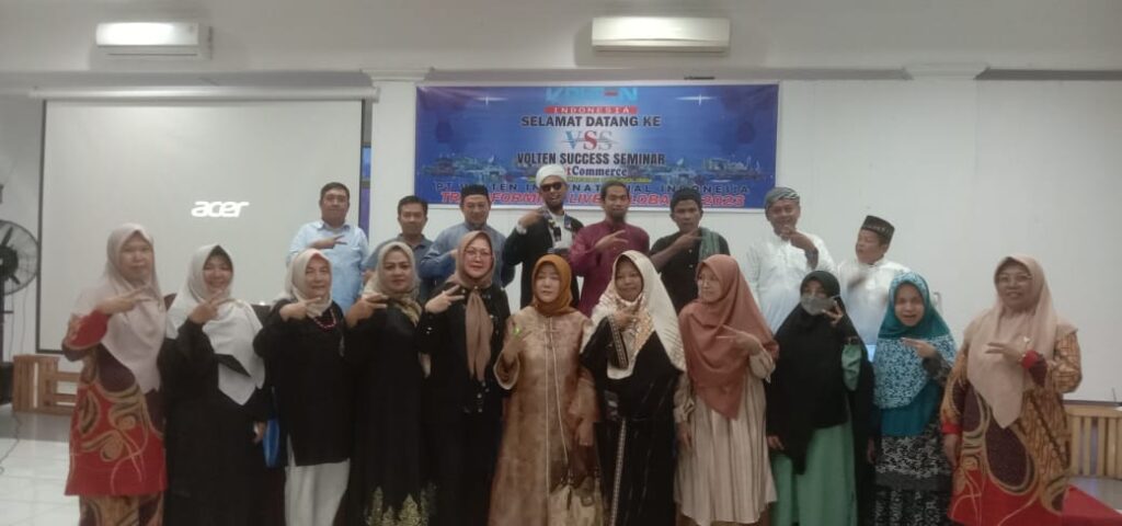 Foto bersama peserta seminar dengan pemateri dan Top Leader Volten International Indonesia