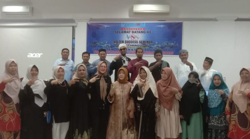 Foto bersama peserta seminar dengan pemateri dan Top Leader Volten International Indonesia