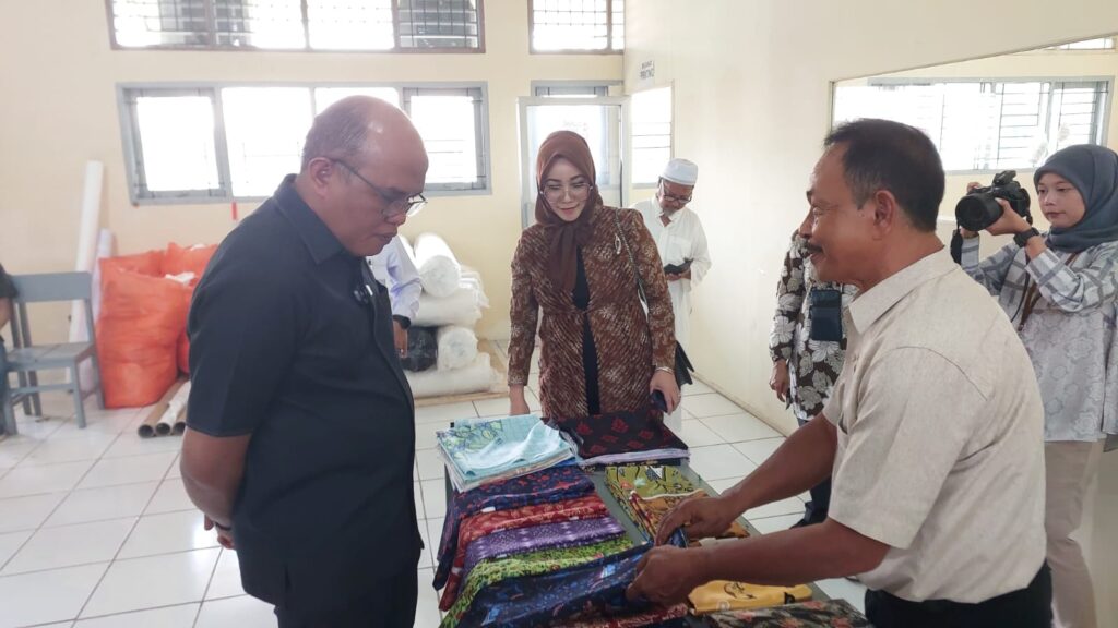 Foto Ketua DPRD Sumbar Kunjungi SMK