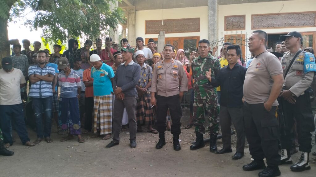 Foto Kapolsek Madapangga IPDA Kader Bersama Warga