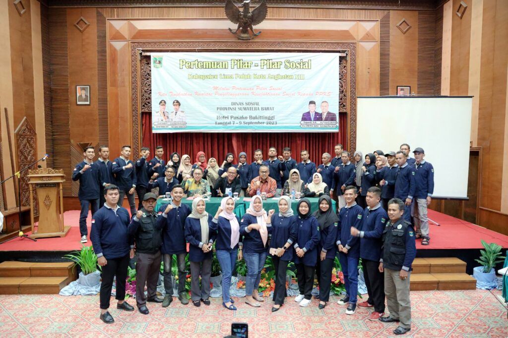 Foto Bersama Dalam Acara Penutupan Kegiatan Pilar-Pilar Sosial