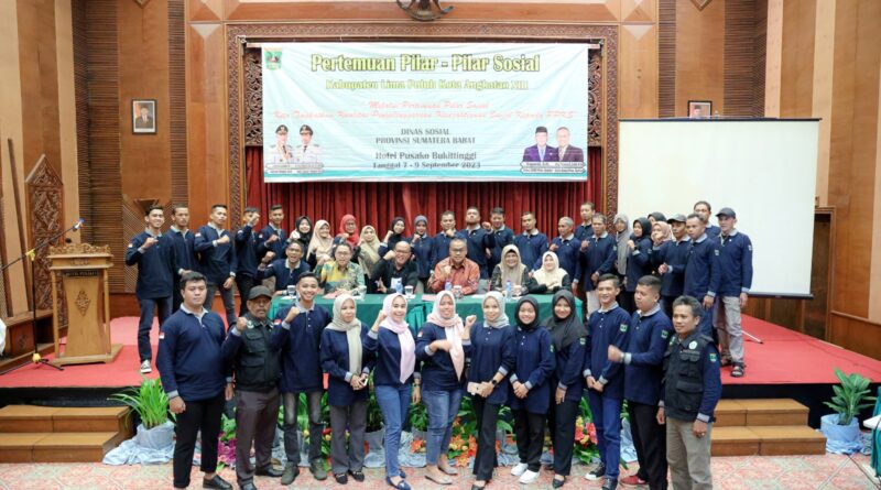 Foto Bersama Dalam Acara Penutupan Kegiatan Pilar-Pilar Sosial