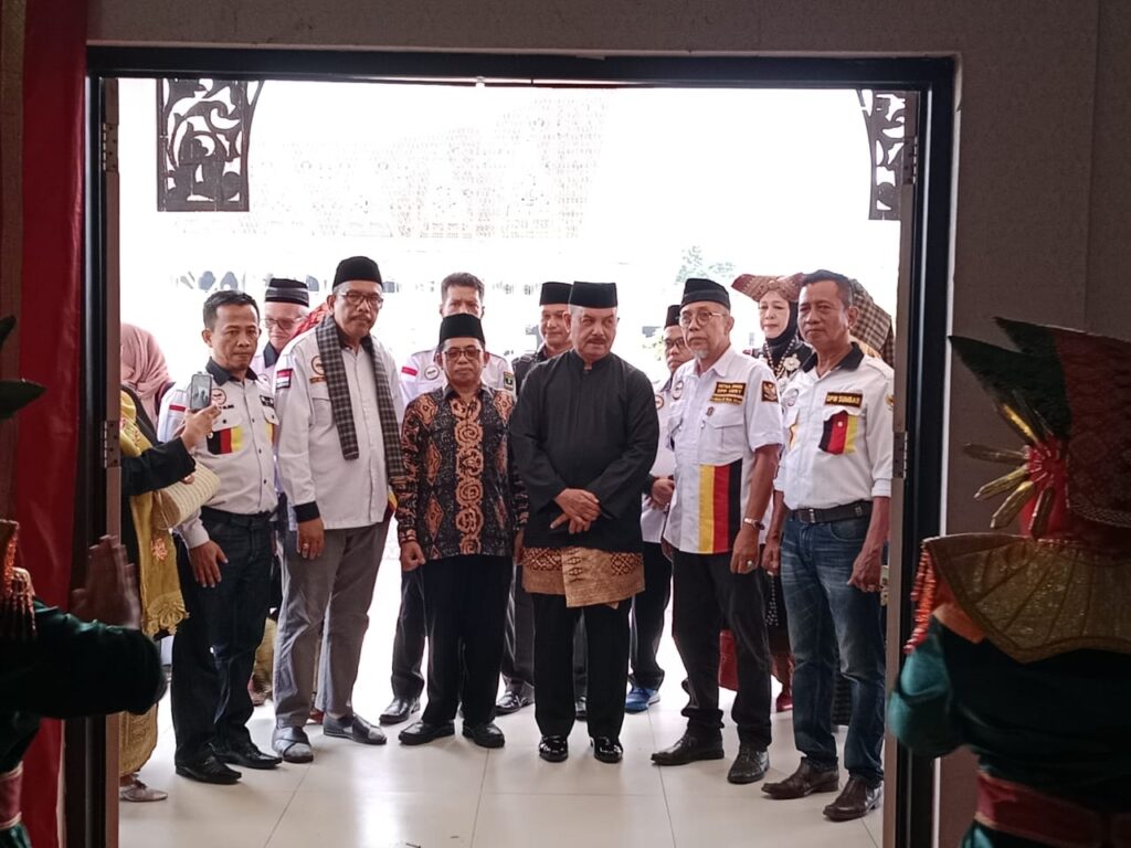 Foto Keluarga Besar Rang Tanjung (KBRT) Hadiri Rapat dan Lantik DPW Sumbar