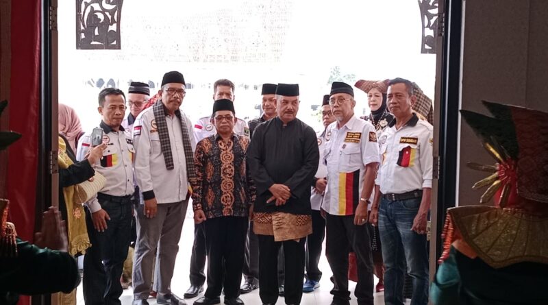 Foto Keluarga Besar Rang Tanjung (KBRT) Hadiri Rapat dan Lantik DPW Sumbar