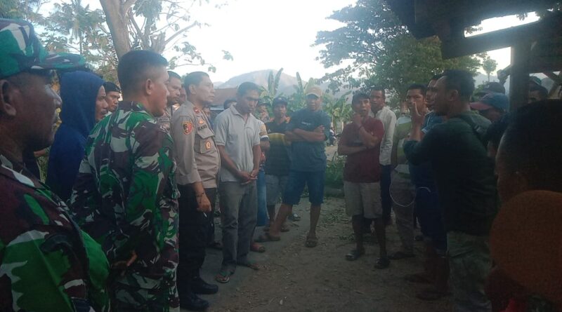 Foto Danramil 1608-02/Bolo, Kapolsek Madapangga beserta masyarakat buka blokade jalan